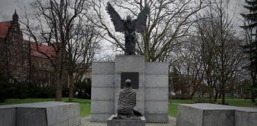 Pomniki katyńskie w Polsce