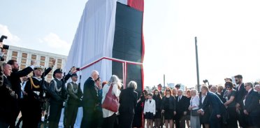 Pomnik Ofiar Tragedii Smoleńskiej 2010 roku w Warszawie