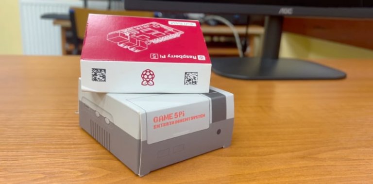 Miniaturowy komputer w stylu retro